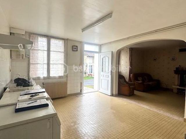 À SAISIR ! Ensemble immobilier avec maison + grange/garage + ancienne maison à rénover – Aunac sur Charente 16460