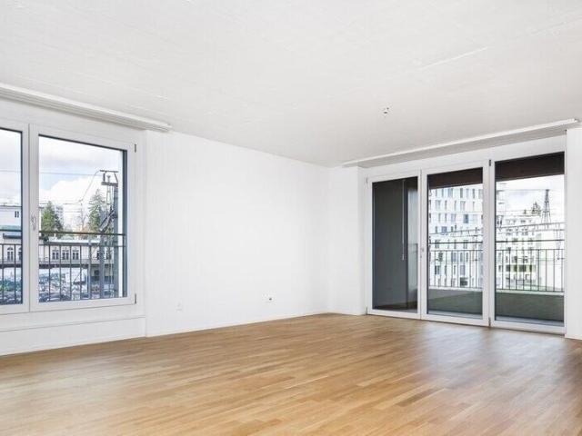 A saisir! Ideally located near the Fribourg train station!
