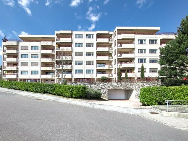A saisir ! Magnifique appartement avec vue sur le lac !