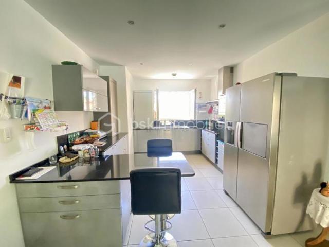 A SAISIR: Maison familiale 4 chambres dont 2 suite parentales et piscine