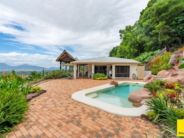 VIEWS. PRIVACY. SPACE. TWO HOUSES. CLOSE TO THE CITY