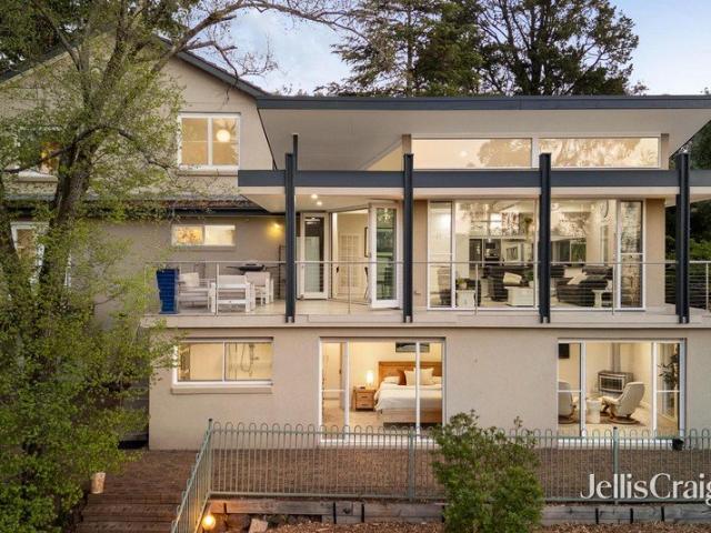 A Sanctuary of Style & Space with Yarra River Frontage