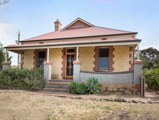 A sandstone villa, 10 acres of possibility, and a country life that bends to your ambitions.
