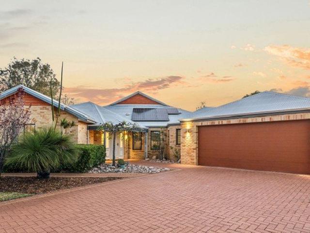 A Secluded Sanctuary of Space, Style and Manicured Beauty