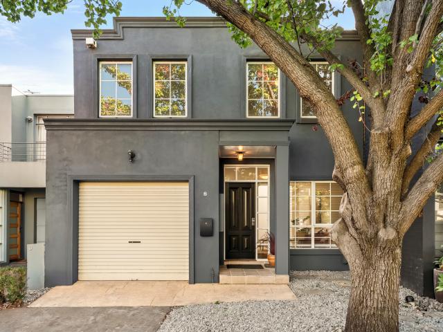 A Secluded Windsor Residence with Space and Presence * 6 Months Only