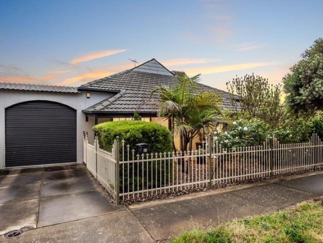 A Seaside Haven with Impressive Scale & Entertaining Scope
