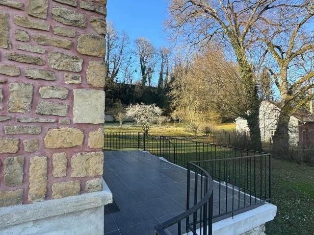 A Sédan, grande maison de caractère sur 8327 m² de jardin 275m² Sedan