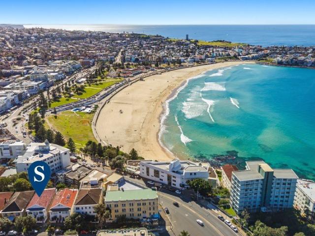 A Semi Like Art Deco Haven With Northerly Beach Views