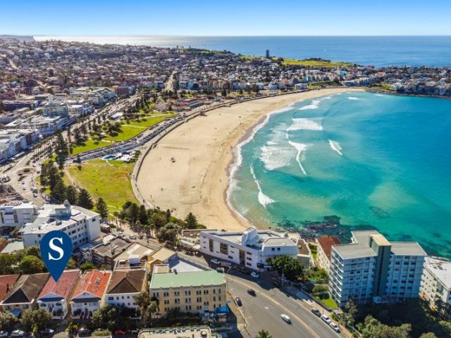 A Semi Like Art Deco Haven With Northerly Beach Views