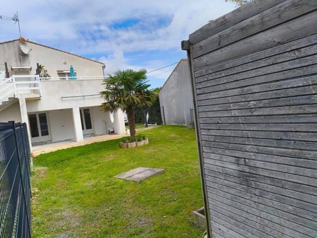 a semussac 10mn de royan appartement entièrement rénové état neuf