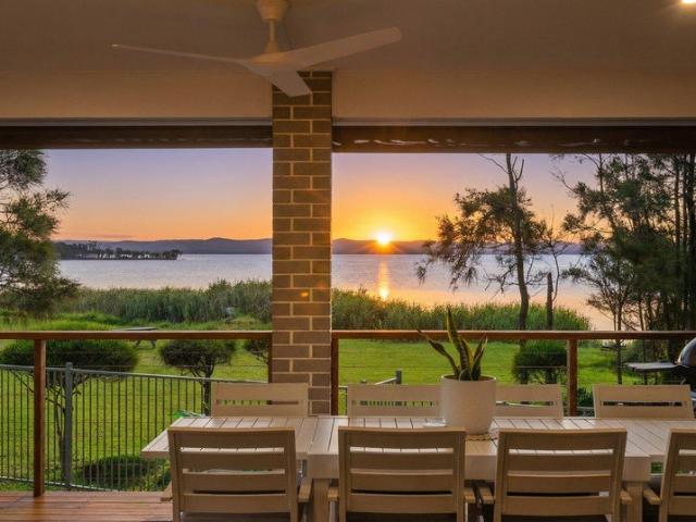 A Serene Waterfront Reserve Lifestyle