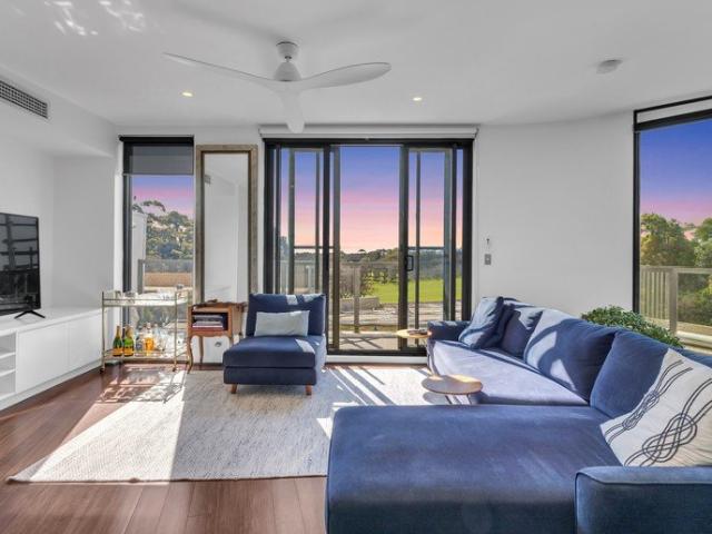 A Serene Parkside Sanctuary with Sweeping City Views