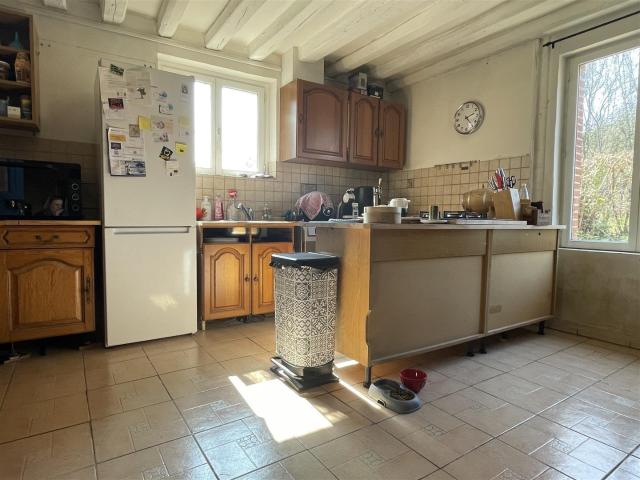 À seulement 8min de GACÉ, 24KM de L'AIGLE, l'agence CAZIN IMMOBILIER vous propose à la vente cette charmante m