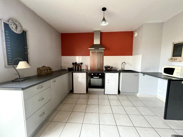 A seulement 10 min à pied du centre ville et de la mer ! Appartement de 75 m2 avec trois chambres