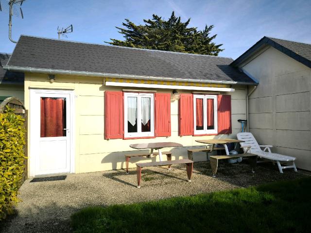A seulement 250 mètres de la plage, maisonnette de 3 pièces principales située dans une résidence calme et séc