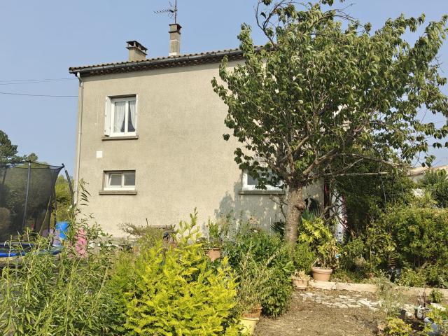 À seulement 3 km de Limoux, dans un village calme et recherché, découvrez cette maison de 130 m2 habitables of