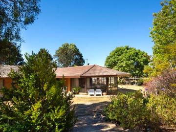 Classic home for modern rural living on 4.7 acres on quite sealed road and with town water