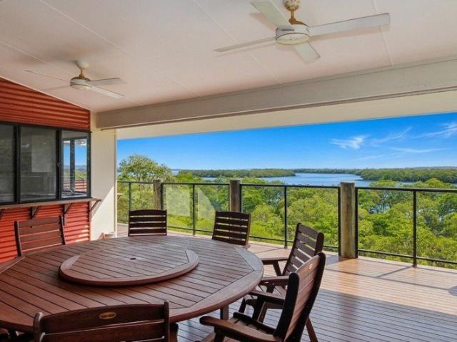 A Showpiece of Design, Space & Waterfront Serenity