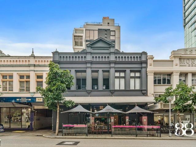 A Signature Residence in an Iconic Complex