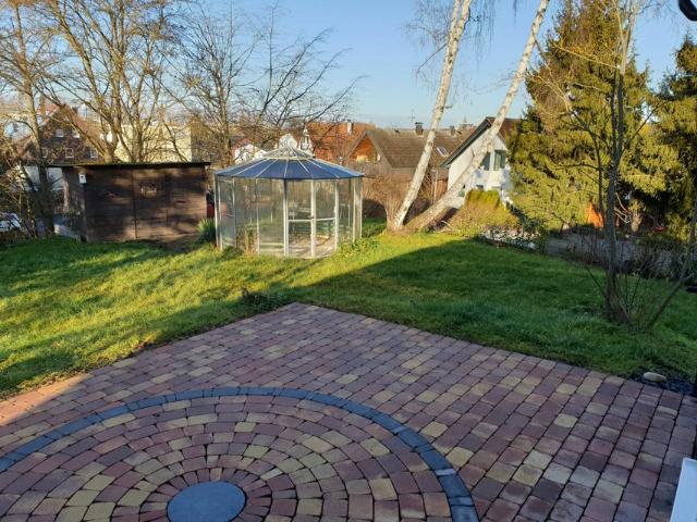A single family house with large plot, greenhouse and equipment shed