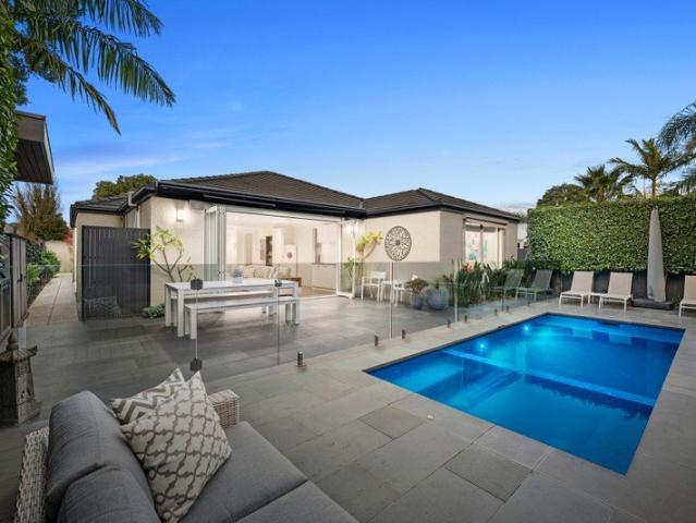 A Single Level Sanctuary of Space and Poolside Living