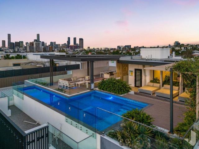 A Sky Home With the City as Its Backdrop