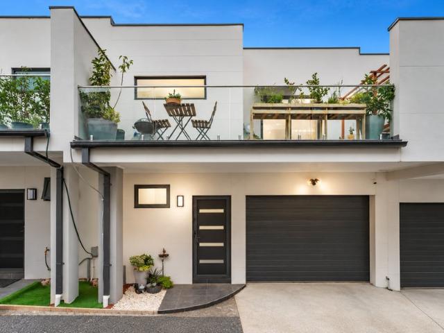 A SLEEK AND MODERN TOWNHOUSE