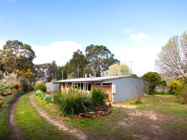 A Slice of Mudbrick History on 14 Acres Elphinstone/Taradale