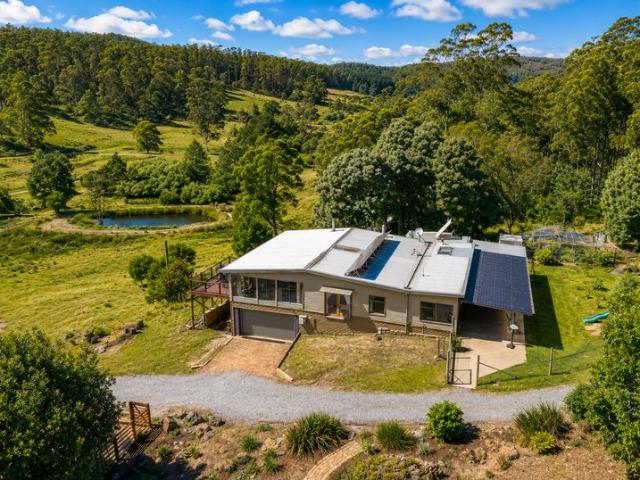 A Slice of Tasmanian Paradise with Room to Roam