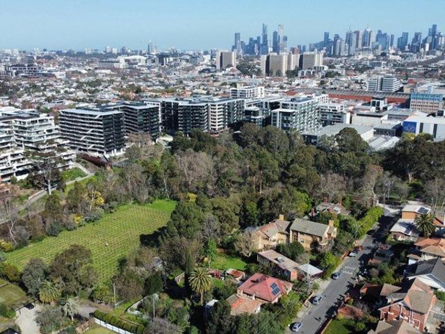 A Slice of the Yarra Valley in Kew 843m² Overlooking Studley Park Vineyard