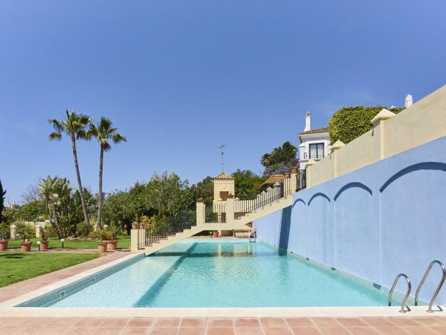 A sólo 100 metros del mundialmente famoso Marbella Club Hote. 235m² Marbella