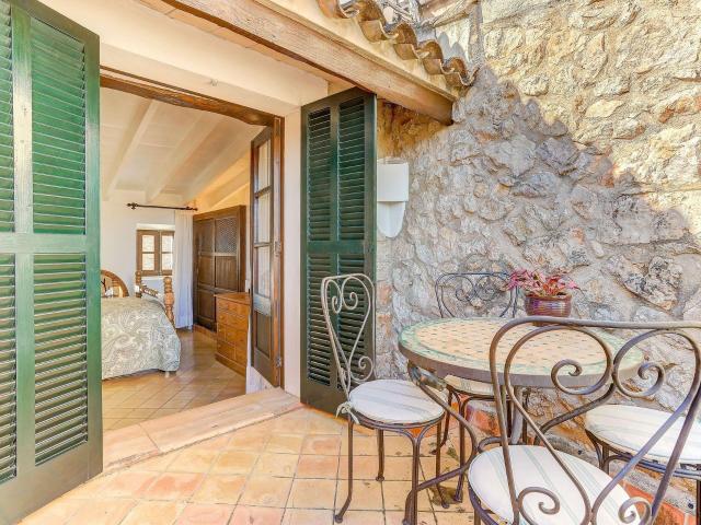 A solo un corto paseo de la plaza principal y escondida en u. 122m² Pollença