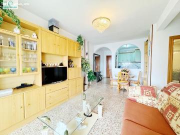 A SOLO UNOS PASOS DE LA PLAYA EN LA AVD. DE NIZA APARTAMENTO CON PISCINA IDEAL NÓMADAS DIGITALES