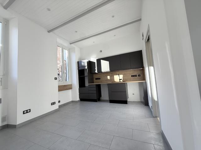 À Sospel, immense appartement à vendre 158000 €