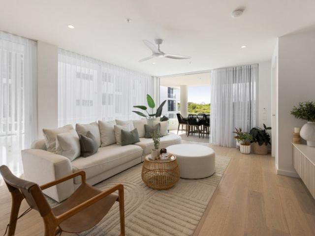 A Sophisticated Coastal Residence in the Heart of Bokarina Beach