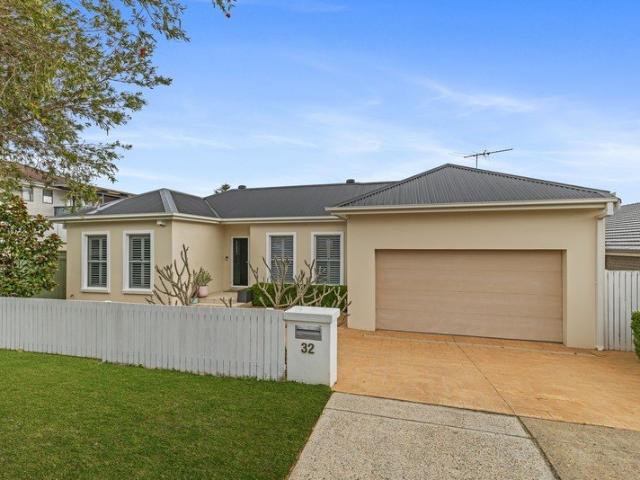A SOPHISTICATED FAMILY SANCTUARY IN COVETED MORTDALE HEIGHTS