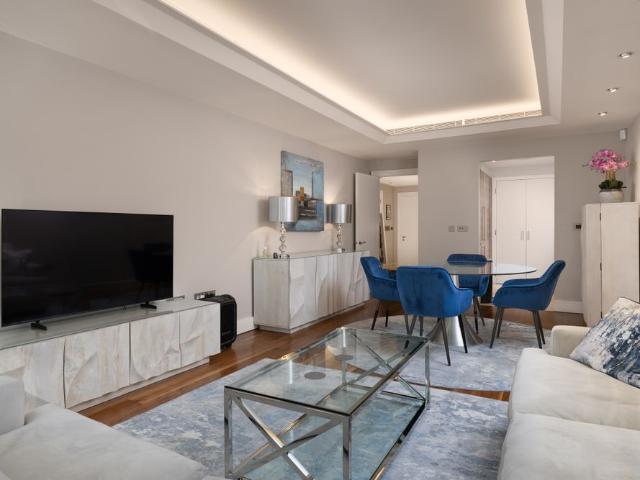 A Spacious One Bedroom Apartment in Knightsbridge