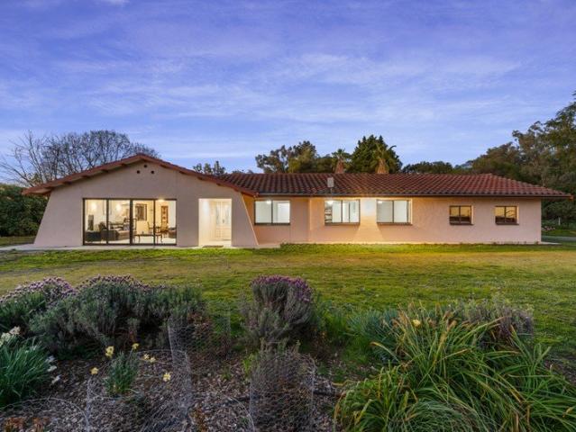 A Spacious Acreage Lifestyle