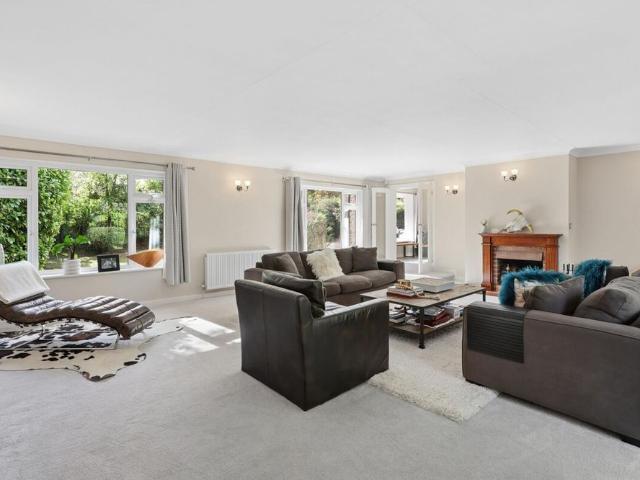 A spacious and versatile five‑bedroom family home set on a generous mature plot, offering exceptional living space and superb convenience for local and international schools