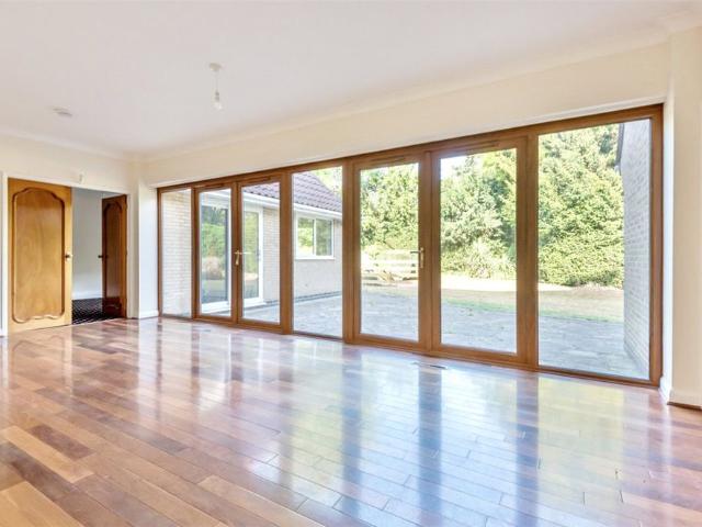 A spacious and well presented four bedroom detached family home arranged over two floors