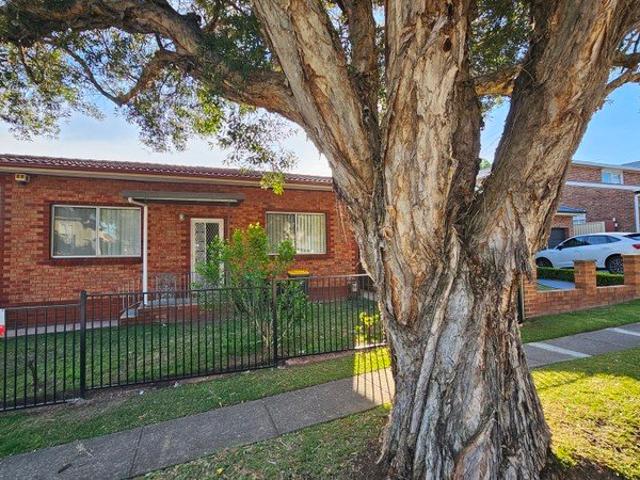 A Spacious and Convenient family residence near school and amenities