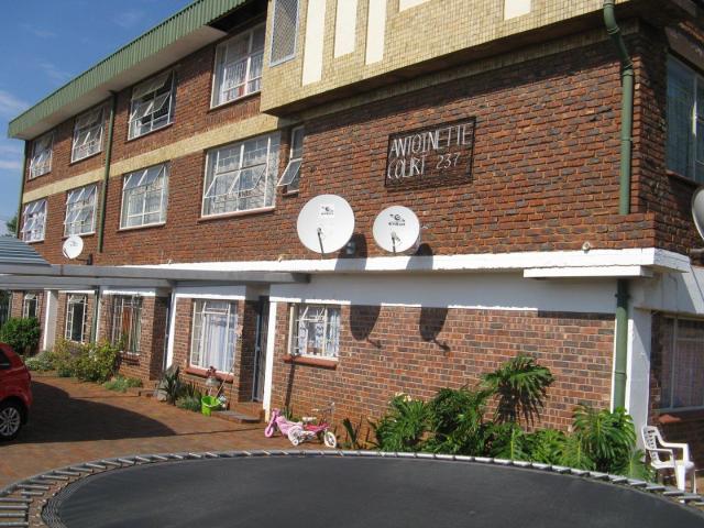 A SPACIOUS BACHELOR FLAT TO RENT IN SILVERTON