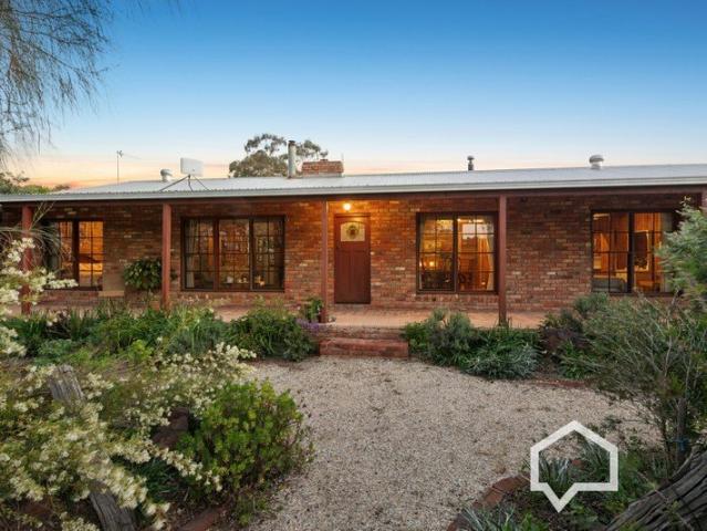 A Spacious Country Lifestyle on 11.3 Hectares