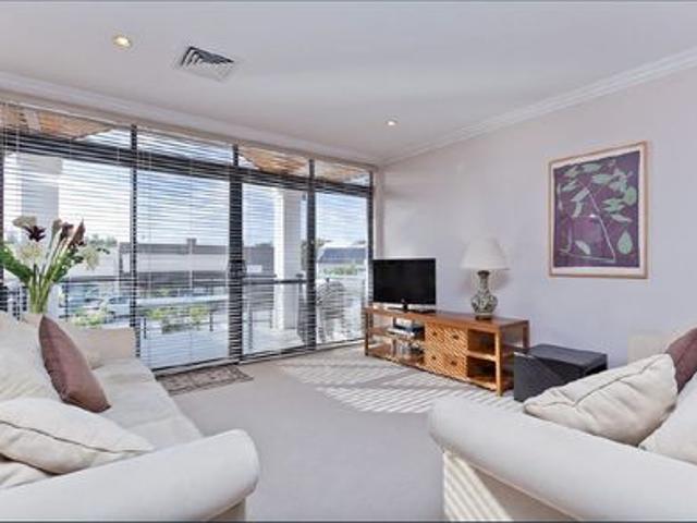 A SPACIOUS EXECUTIVE APARTMENT