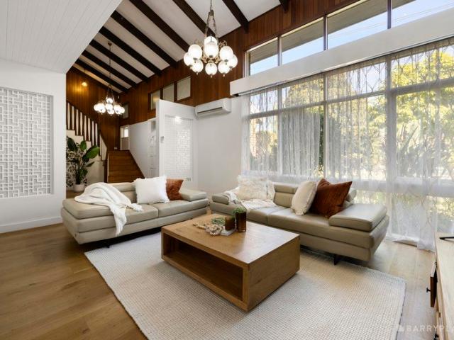 A Spacious Family Haven Beside Willow Bend Reserve
