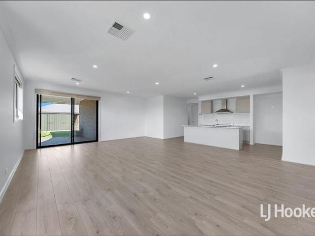 A Spacious Family Home in Growing Riverlea Park!