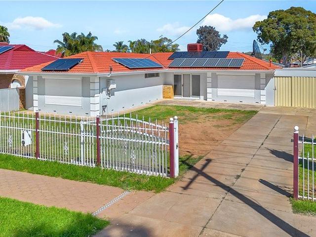 A Spacious Family Home With Multiple Living Areas!