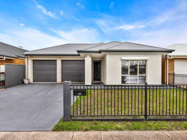 A Spacious Family Home with Versatile Living Options!
