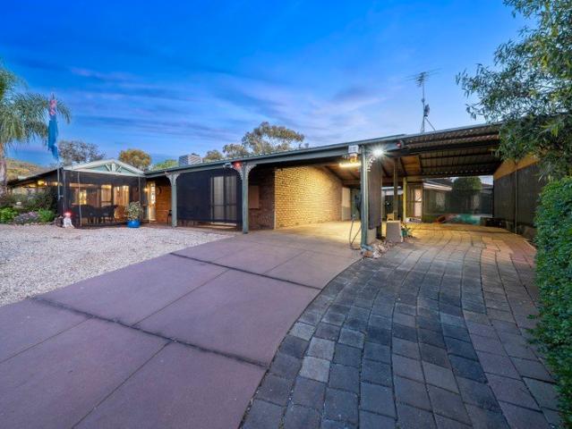 A Spacious Family Retreat in a Peaceful Setting!