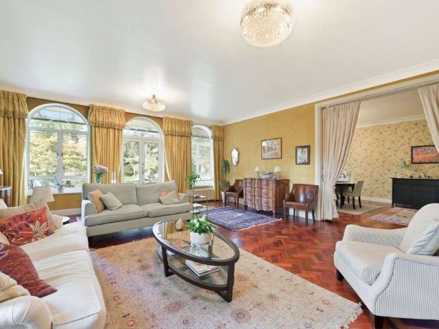 A spacious four bedroom detached family home which is located on the private Moor Park Gated Estate. Available 26th October on an unfurnished basis